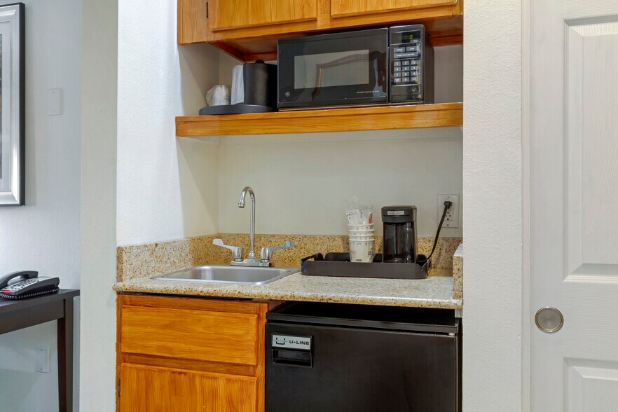 More Photos Of 996 E Interstate 30, Rockwall Hotel For Sale