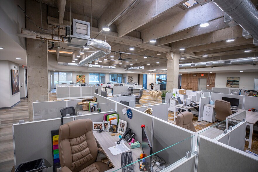 More Photos Of 930 W 1st St, Fort Worth Office For Sale
