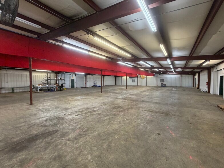 More Photos Of 2 Hummingbird ln, Eufaula Manufacturing For Lease