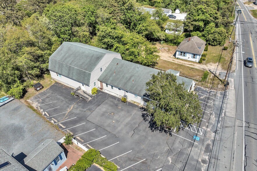 More Photos Of 28 Main St, Dennis Port Freestanding For Sale