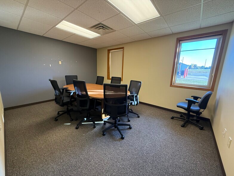 More Photos Of 1627 4th Ave W, Monroe Office For Lease