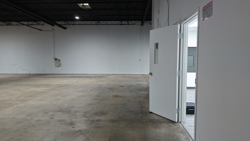 More Photos Of 16401-16413 NW 8th Ave, Miami Distribution For Lease