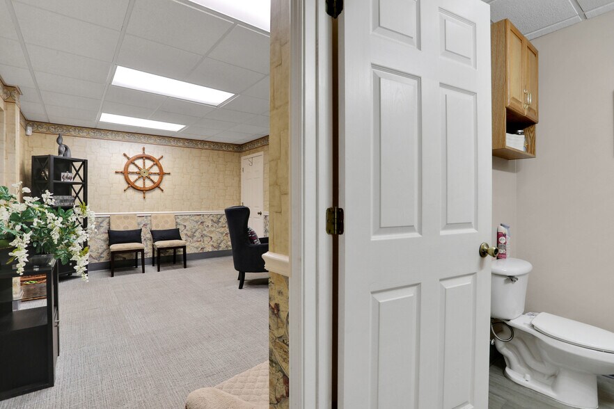 More Photos Of 3787 Old Middleburg Rd, Jacksonville Office For Sale