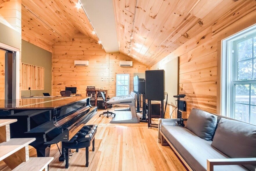 More Photos Of 1440 Woodmont Ln, Atlanta Loft Creative Space For Sale