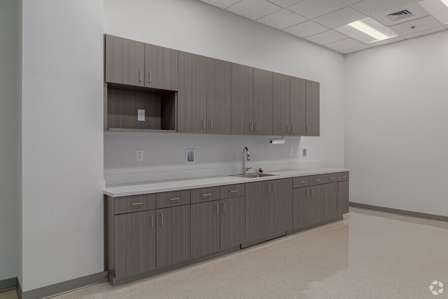 More Photos Of 8020 Arco Corporate Dr, Raleigh Unknown For Lease