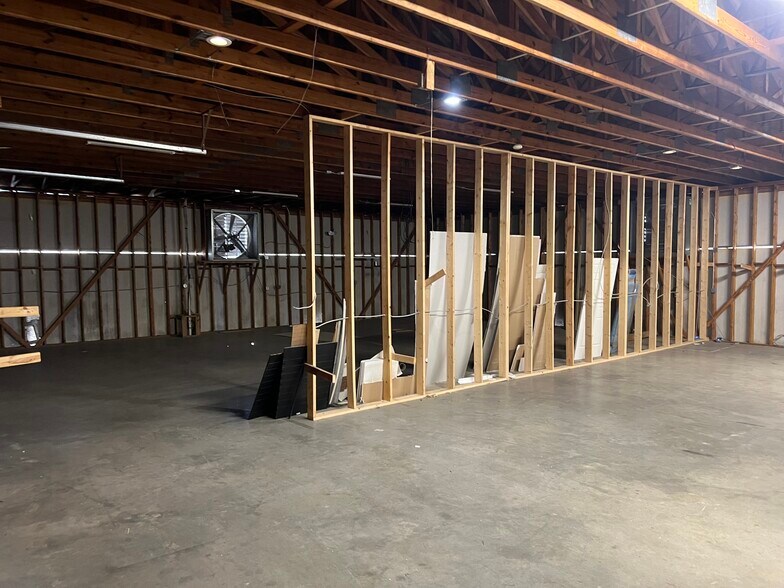 More Photos Of 2010 Old Montgomery Hwy, Birmingham Flex For Lease