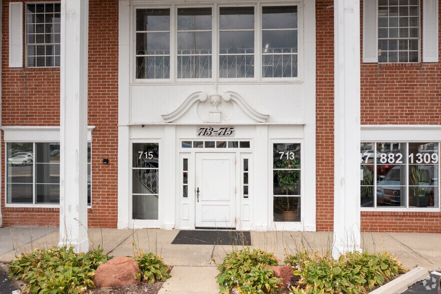 More Photos Of 715 E Golf Rd, Schaumburg Office For Lease