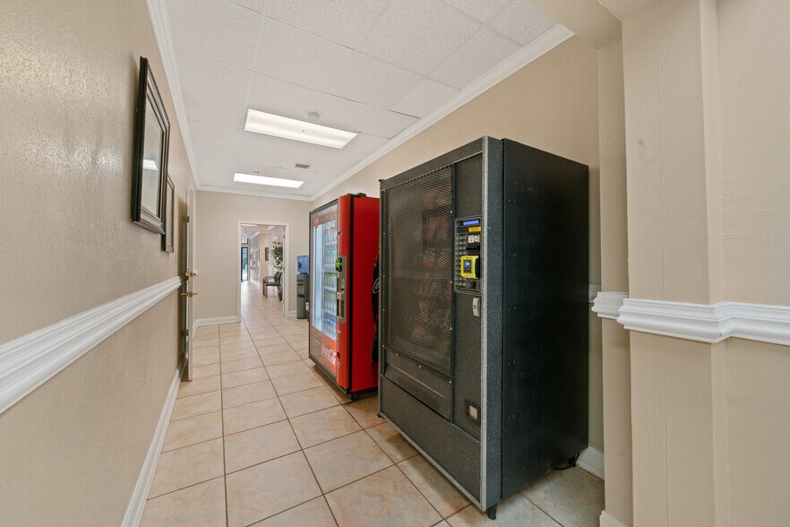 More Photos Of 60 Highway 22, Milledgeville Showroom For Sale