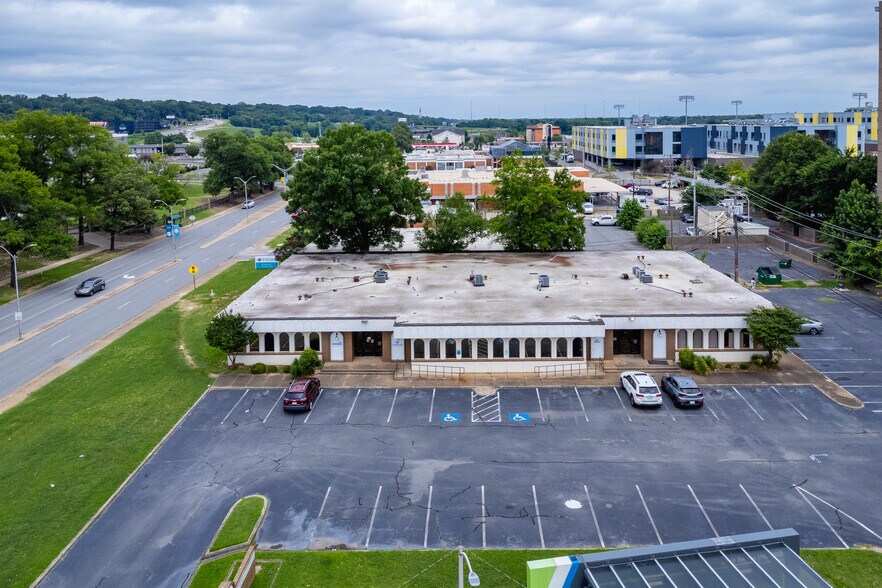 Primary Photo Of 324 W Pershing Blvd, North Little Rock Office For Sale