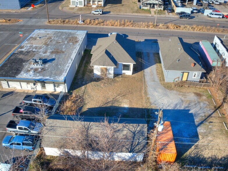 More Photos Of 1628 Linwood Blvd, Oklahoma City Freestanding For Sale
