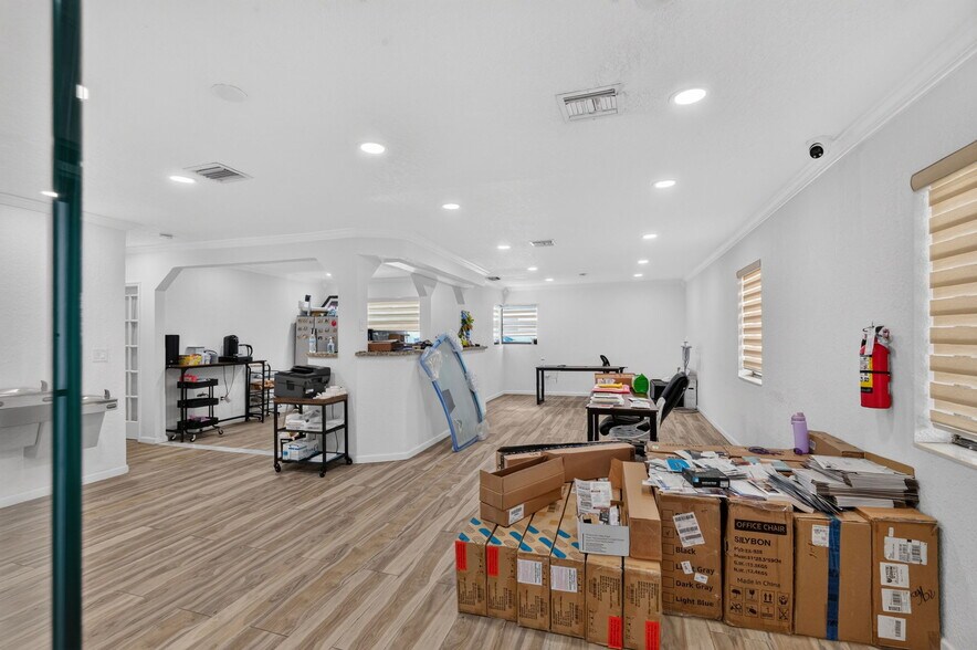 More Photos Of 16811 NE 6th Ave, North Miami Beach Office For Sale