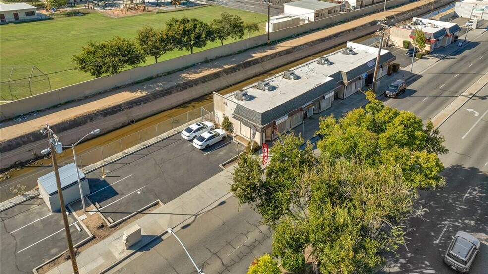 More Photos Of 3298 E McKinley Ave, Fresno Freestanding For Lease