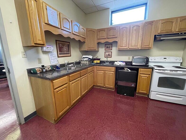 More Photos Of 498 Industrial Dr, Bristol Warehouse For Sale