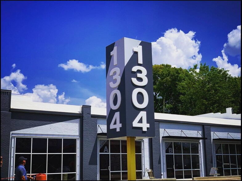 More Photos Of 1304 McCallie Ave, Chattanooga Flex For Lease