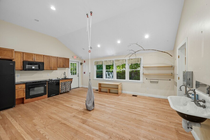 More Photos Of 181 Main St, Rowley Medical For Sale