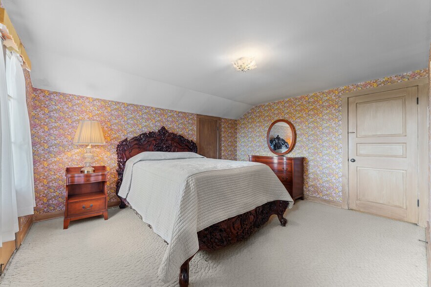 More Photos Of 550 Warner rd, Vienna Specialty For Sale