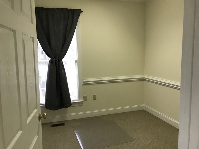 More Photos Of 6516 Dental Ln, Fayetteville Office For Lease
