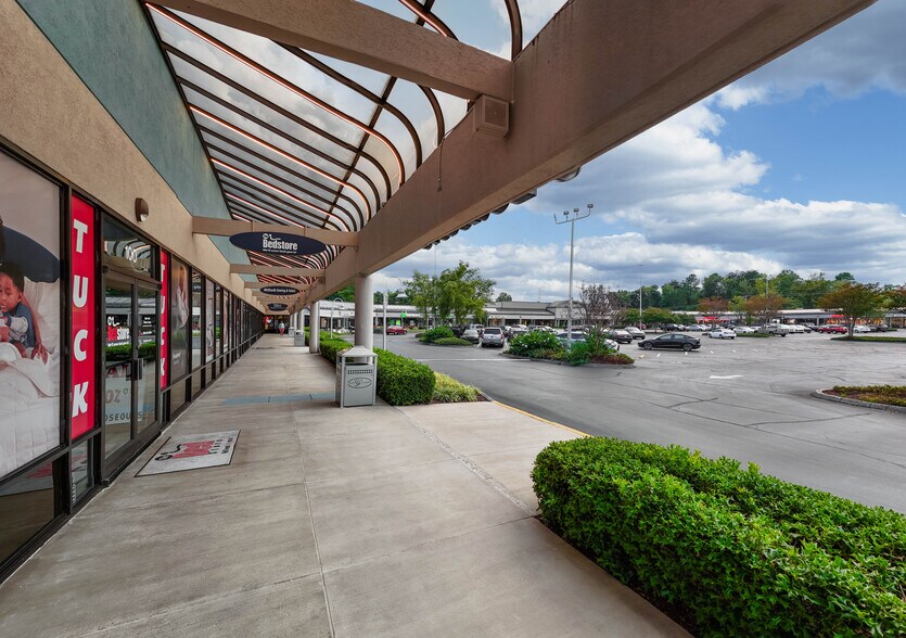 More Photos Of 7240 Kingston Pike, Knoxville Unknown For Lease