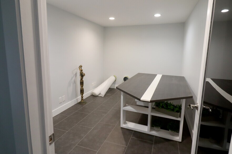 More Photos Of 817-823 SE 9th St, Deerfield Beach Storefront Retail Office For Lease