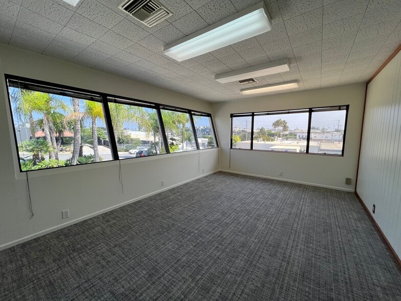 More Photos Of 735 Ohms Way, Costa Mesa Light Distribution For Sale