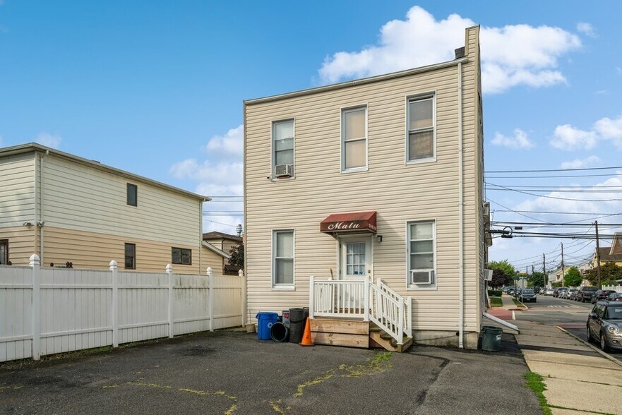 274 Centre Ave, Secaucus, NJ 07094 Storefront Retail Residential For Sale