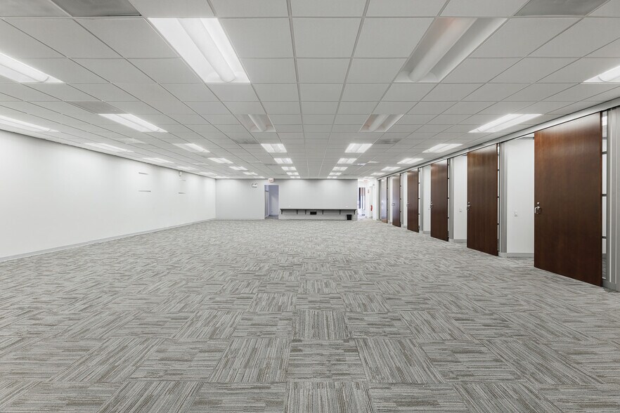 More Photos Of 5362-5364 W Devon Ave, Chicago Office For Sale