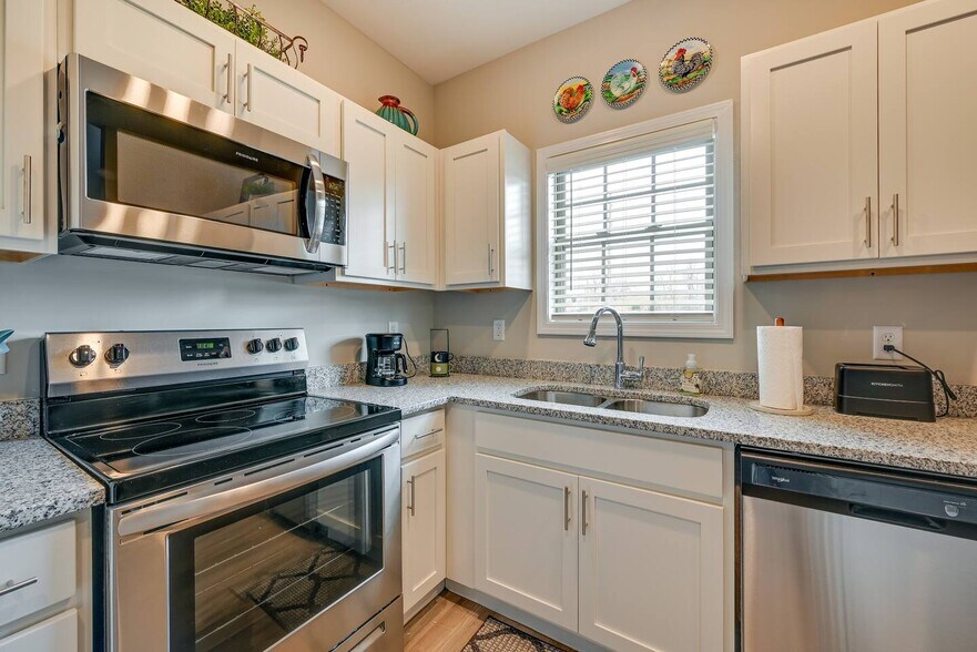 More Photos Of 4971 Veterans Memorial Hwy, Brownsville Multifamily For Sale