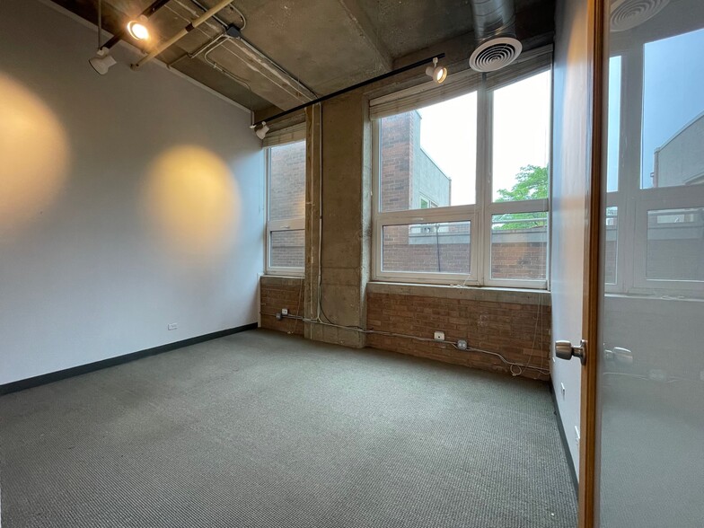More Photos Of 2000 N Racine Ave, Chicago Loft Creative Space For Lease