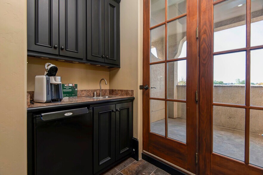 More Photos Of 1531 E Bradford Pky, Springfield Medical For Sale