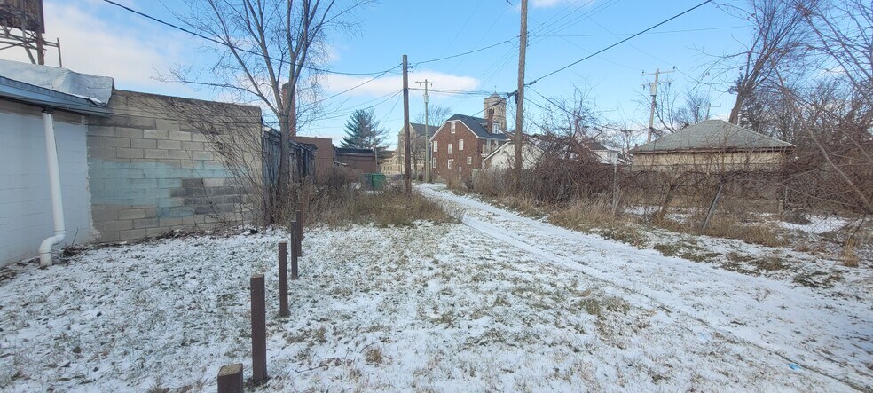 More Photos Of 16022 Grand River Ave, Detroit General Retail For Sale