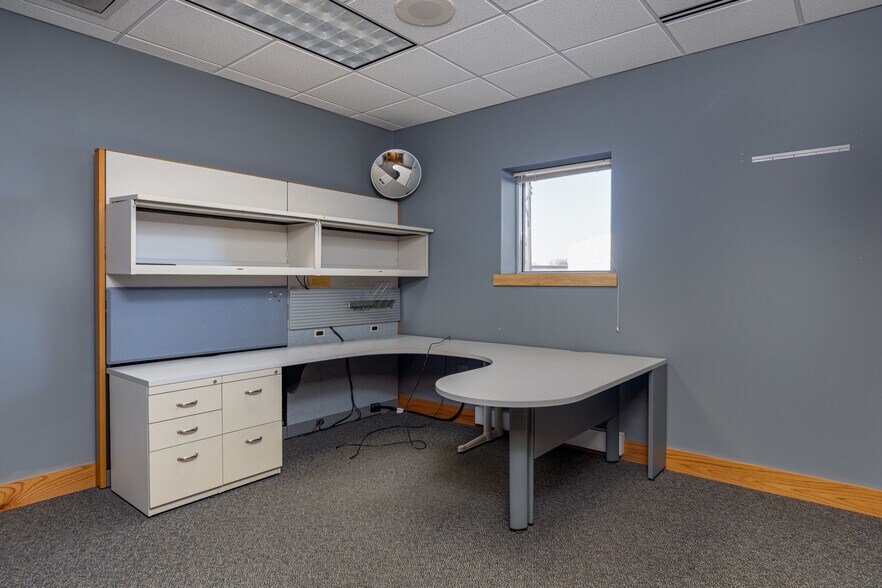 More Photos Of 927 E Main St, Winneconne Office For Sale