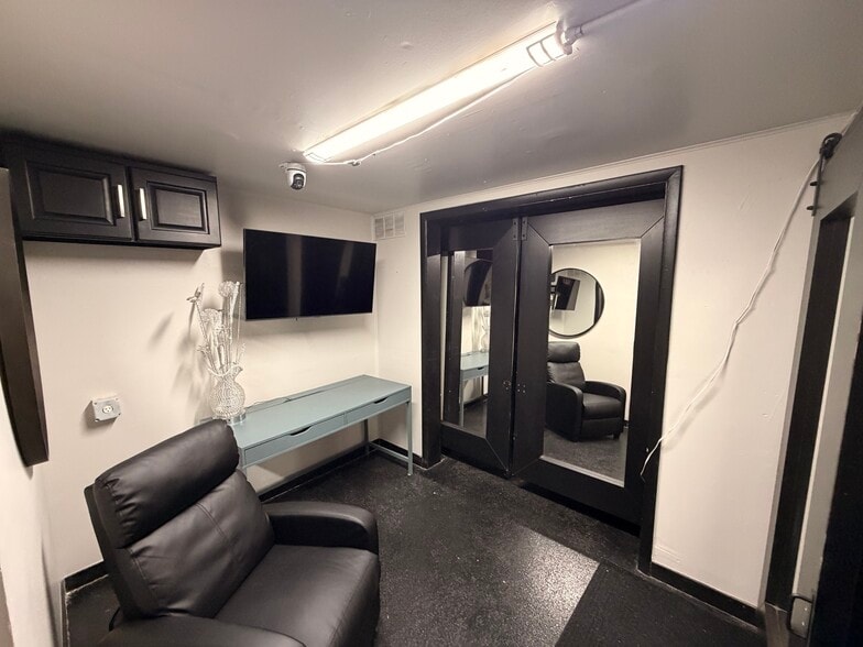 More Photos Of 2111 E Main St, Mesa Freestanding For Sale