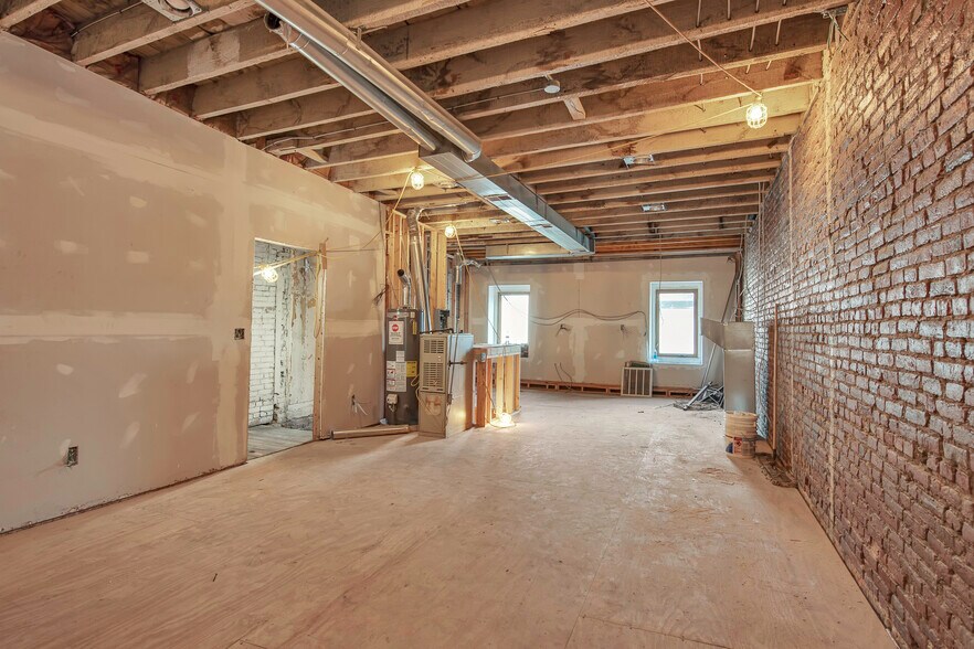 More Photos Of 6 N Saginaw St, Pontiac Storefront Retail Residential For Sale