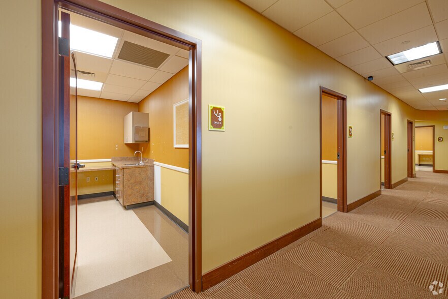 More Photos Of 1315 St Joseph Pky, Houston Office For Sale