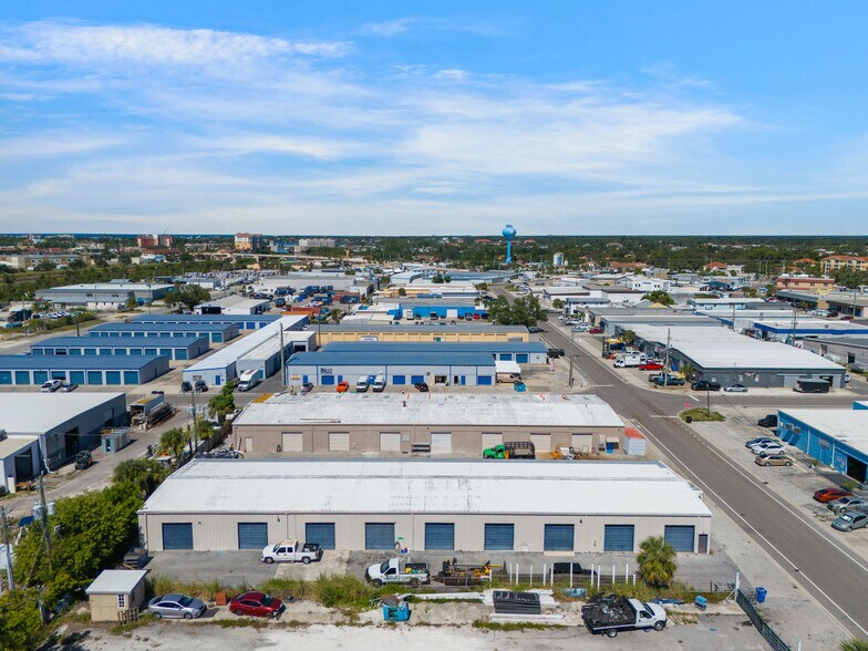 More Photos Of 306 Warfield Ave, Venice Warehouse For Lease