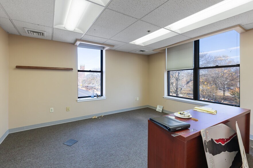 More Photos Of 19-25 Main St, Hartford Office Residential For Sale