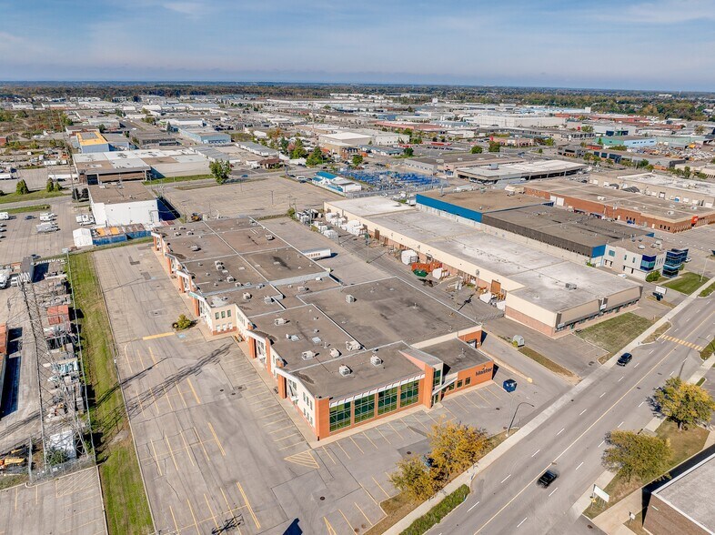 More Photos Of 1415-1531 St Berlier, Laval Warehouse For Lease