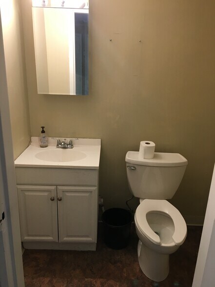 More Photos Of 706 Crain Hwy N, Glen Burnie Flex For Lease