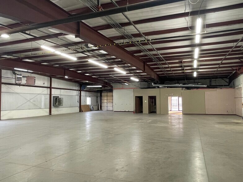 More Photos Of 1650 Skyway Dr, Longmont Manufacturing For Lease
