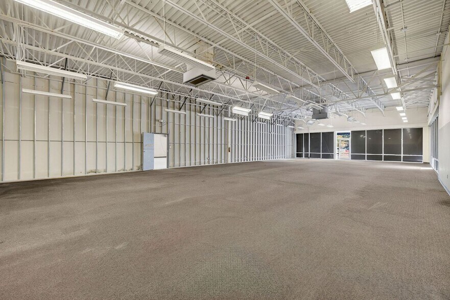 More Photos Of 300-326 Columbus Corners Dr, Whiteville Storefront For Lease