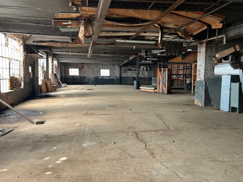 More Photos Of 244 E Court St, Marion Flex For Sale