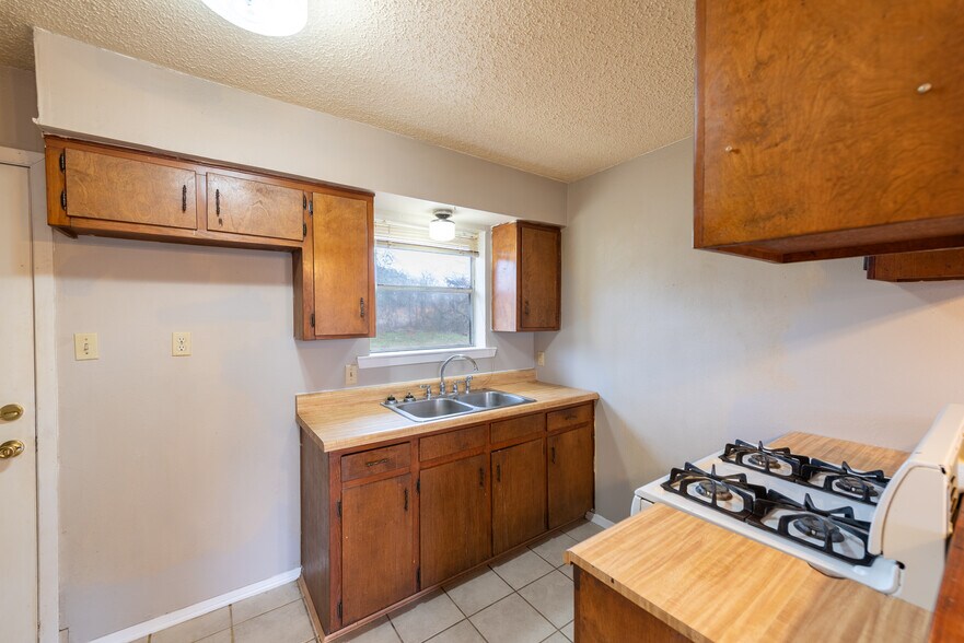 More Photos Of 100 Colvin St, Mount Vernon Apartments For Sale