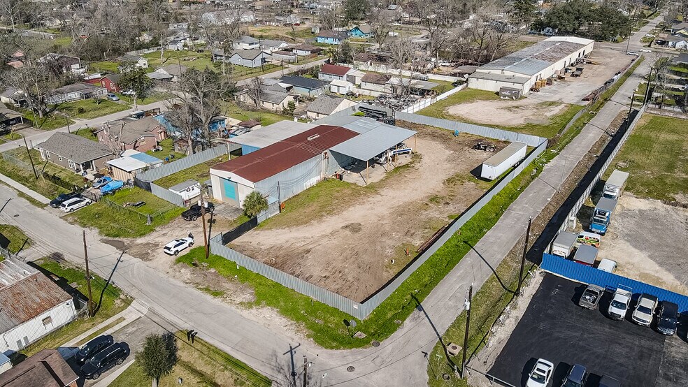 More Photos Of 2513 Vaughn St, Houston Industrial For Sale