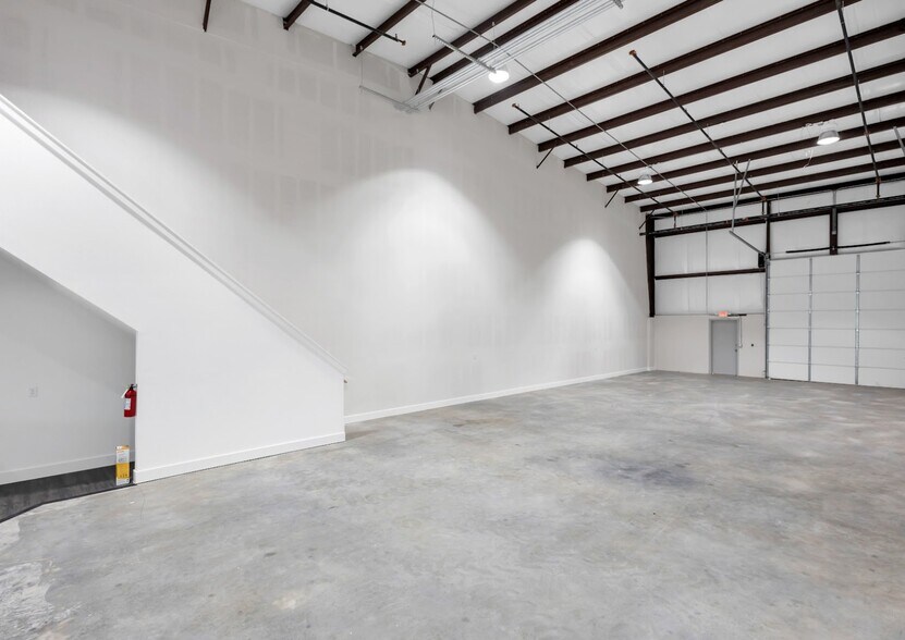 More Photos Of 312-332 Eldorado Pky, McKinney Warehouse For Sale