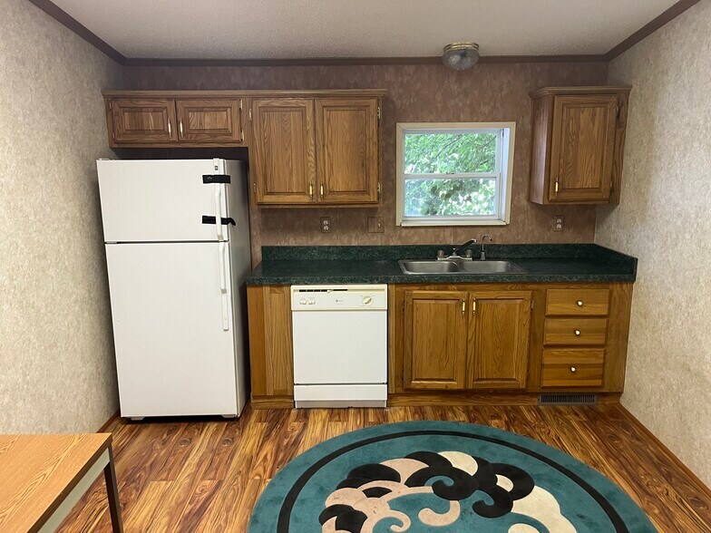 More Photos Of 810 N Birch St, Kalkaska Office For Sale