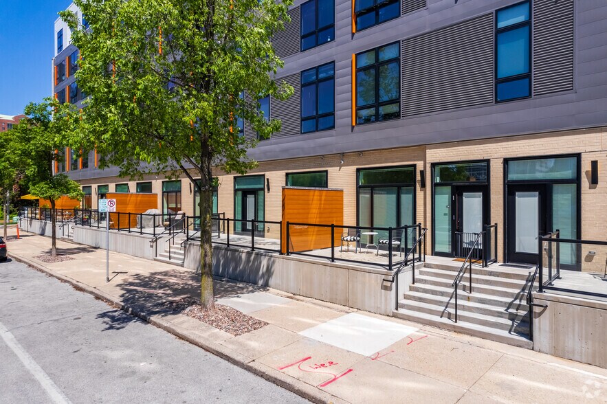 More Photos Of 916 E State St, Milwaukee Apartments For Lease