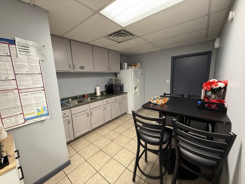 More Photos Of 3500 Shelby Ln, Denton Warehouse For Lease