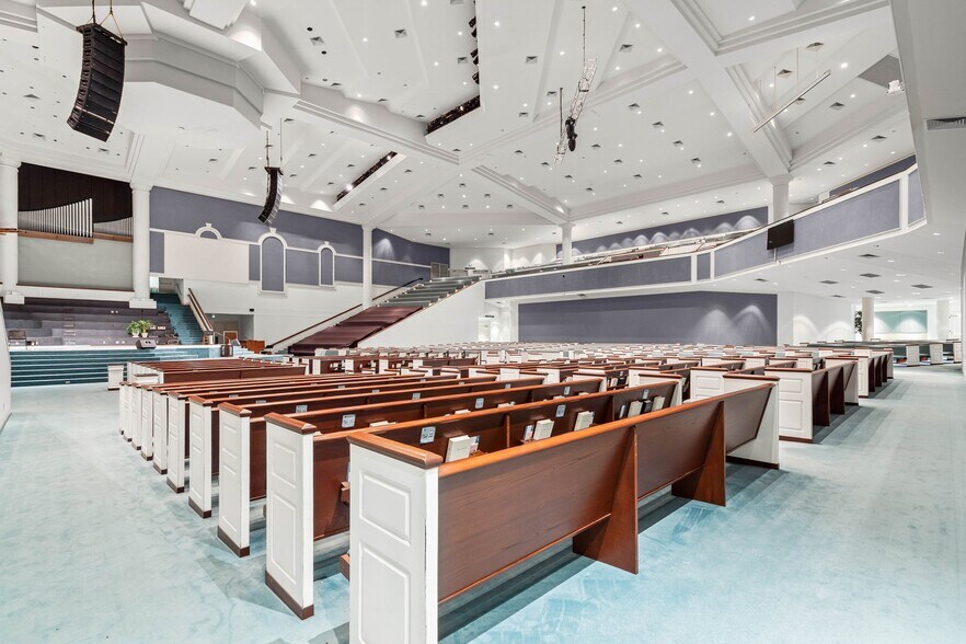 More Photos Of 3661 Dauphin St, Mobile Religious Facility For Sale