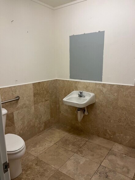 More Photos Of 6232 E Gateway Blvd, El Paso Freestanding For Lease