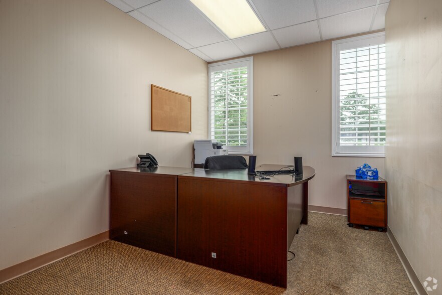 More Photos Of 11820 Huffmeister Rd, Houston Office For Sale